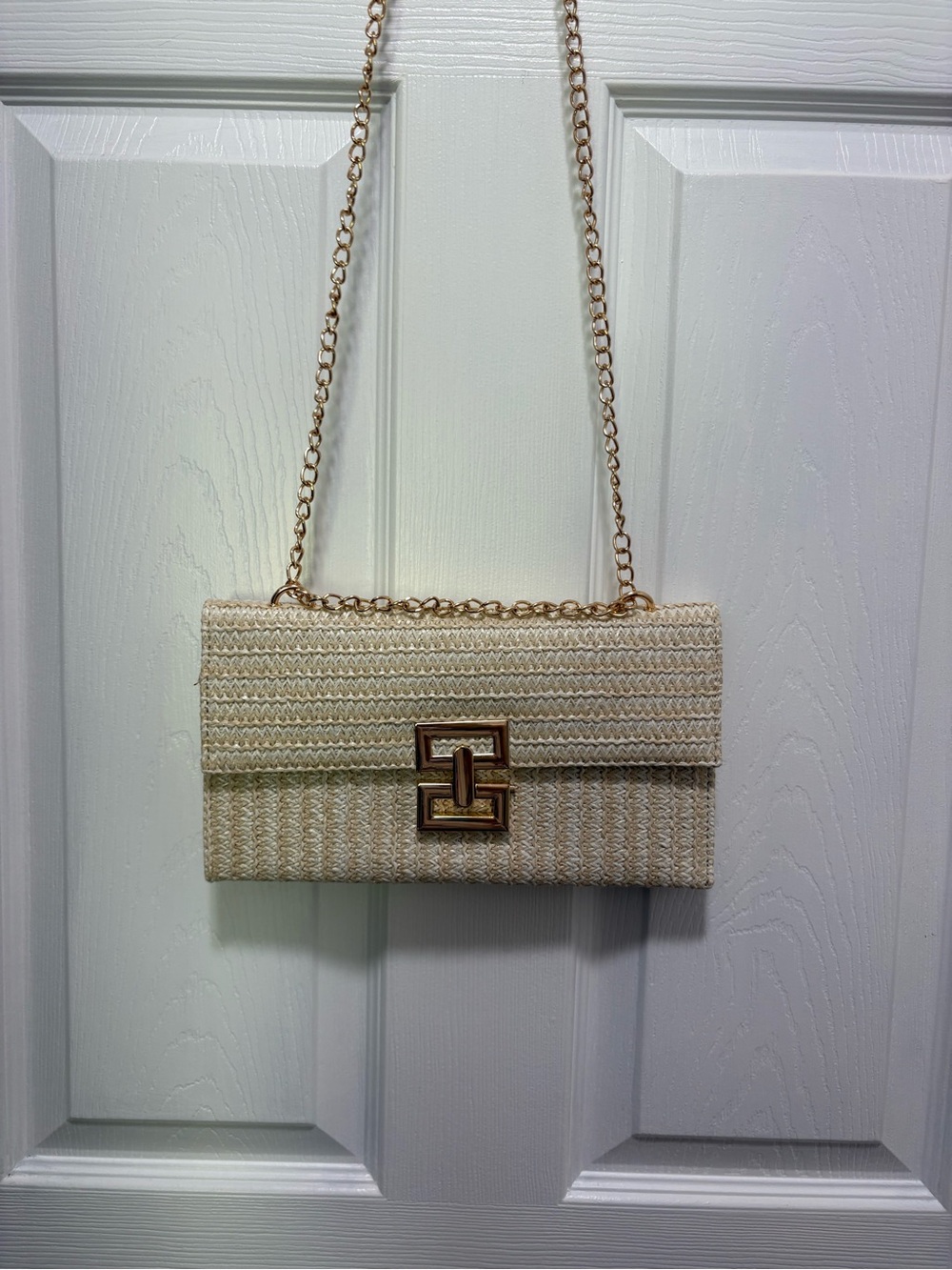 NWOT Woven Straw Clutch Crossbody Bag Adjustable Gold Chain Quiet Luxury Beige - Picture 3 of 11